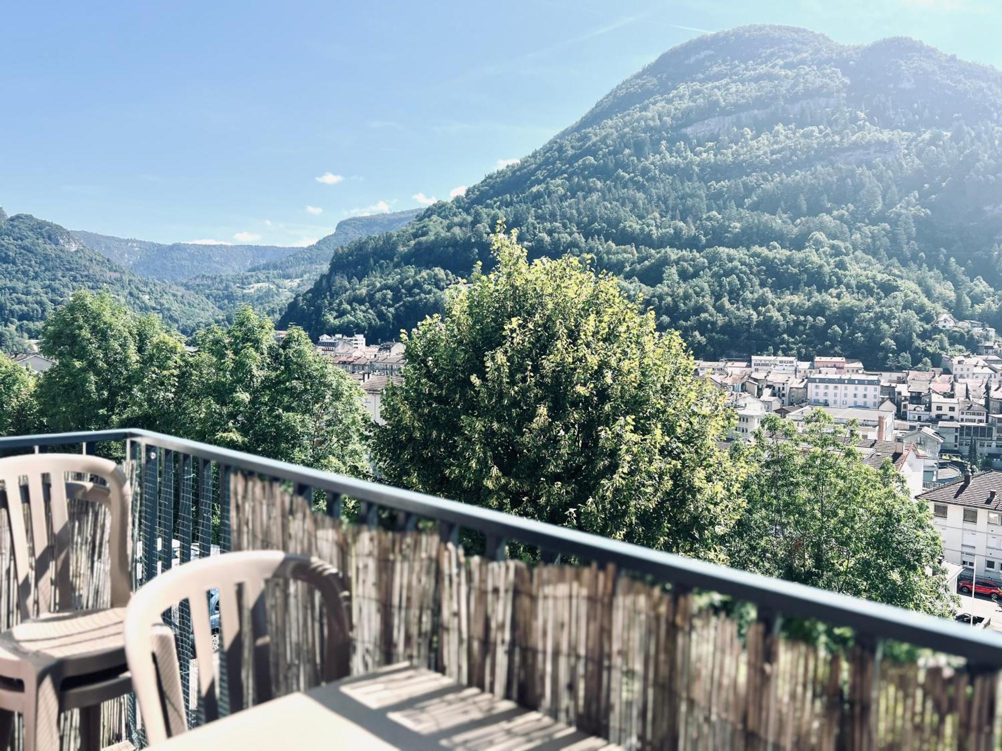Le Balcon Du Boulevard Bellevue Сен-Клод Екстериор снимка
